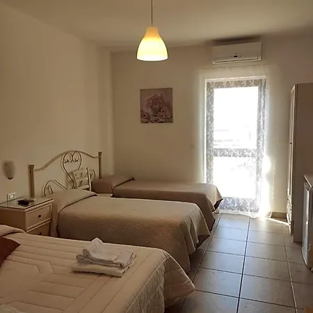 Lorenza 4*